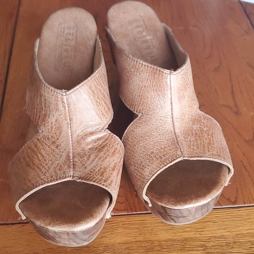 Super cute Bedstu Leather Slip on Wedges